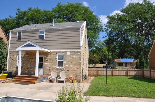 2053 105th St, Milwaukee WI  53227-1209 exterior