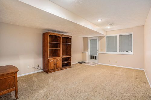 2041 Cross Creek Dr, Grand Rapids MI 49508-8775 exterior