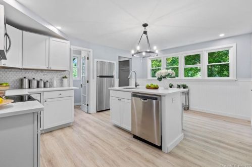 27 Lewis Blvd, Killingly CT 06239-1627 exterior