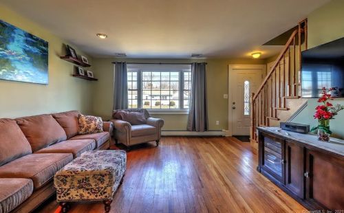 320 Anderson Ave, Milford CT 06460-7004 exterior