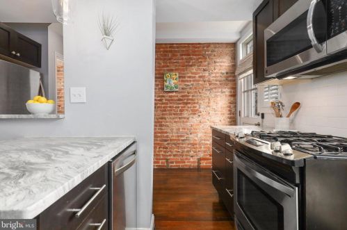 2132 Newport Pl, Washington DC 20037-3002 exterior