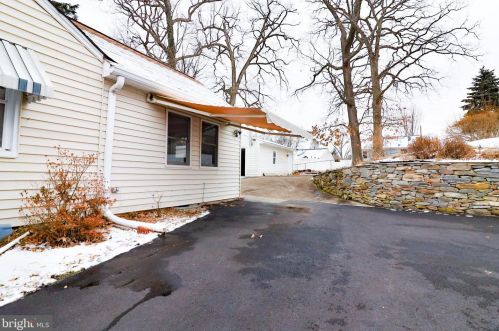 1201 Clagett Dr, Rockville MD 20851-2116 exterior