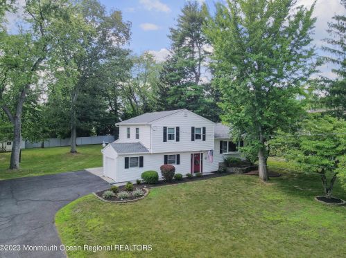 56 Normandy Ct, Middletown, NJ 07748-3221