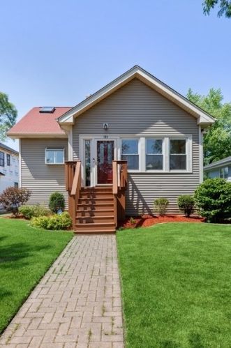 189 Columbia Ave, Elmhurst, IL 60126-2425