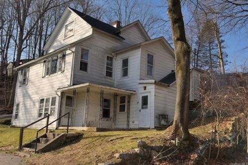 13 Fairview Ave, Middletown NY 10940-6203 exterior