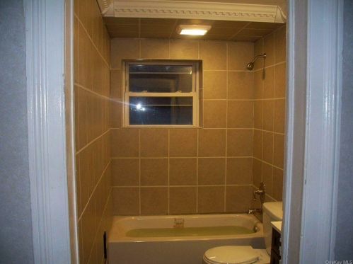 8 Roberts St, Middletown NY 10940-5008 exterior