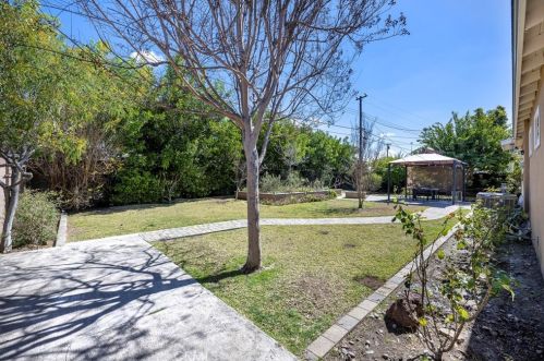 1106 Meade Ave, Fullerton CA 92833-3437 exterior