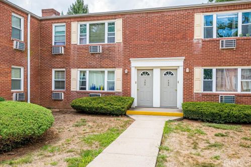 60 Fox Rd, Edison, NJ 08817-4945