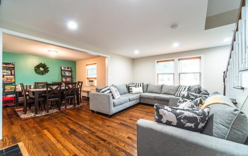 166 Giddings Ave, Windsor CT 06095-3744 exterior