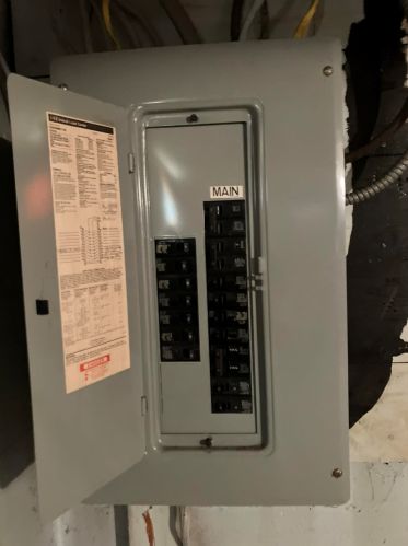 41 4 St, Dover NH 03820-2900 exterior