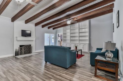 1305 13th St, Hempstead TX  77445-5147 exterior