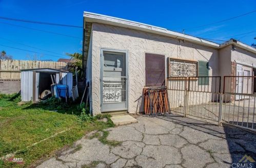 2400 Pacific Dr, Bakersfield CA 93306-4158 exterior