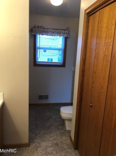 450 Macomb Ave, Grand Rapids MI 49534-3549 exterior