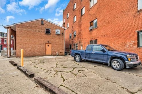 502 Main St, Pittsburgh PA 15220-5102 exterior