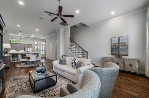 2111 Canton St, Dallas TX 75226-1621 exterior