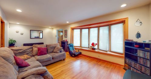 9753 Troy Ave, Chicago IL 60805-3142 exterior