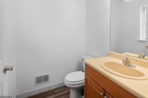 29 Lackland Ave, Piscataway NJ  08854-6663 exterior