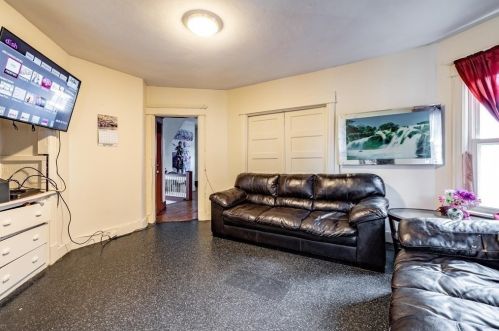 106 Massasoit St, Springfield MA 01107-1723 exterior