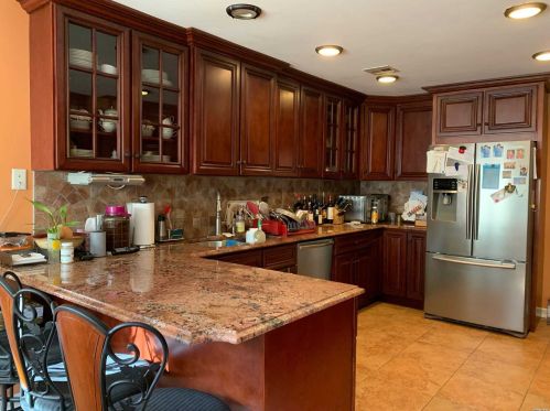 58 Vly Grn Dr, Valley Stream NY 11581-3635 exterior