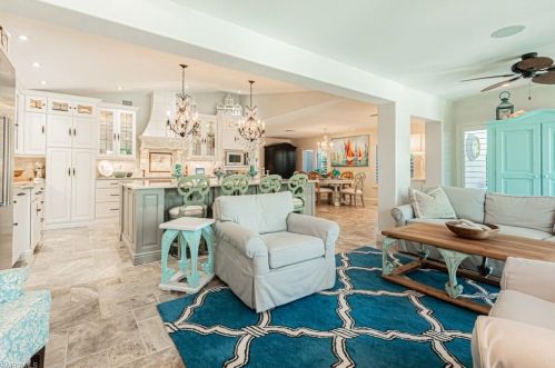 511 105 Ave, Naples FL 34108-1838 exterior