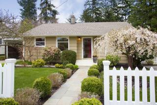 12026 2nd Ave, Seattle WA  98125-4722 exterior