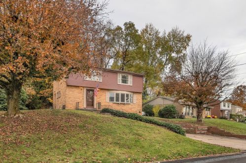 5032 Bahama Dr, Pittsburgh, PA 15239-2149