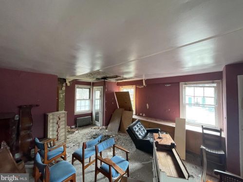 9 Cadwalader Dr, Trenton NJ 08618-0033 exterior