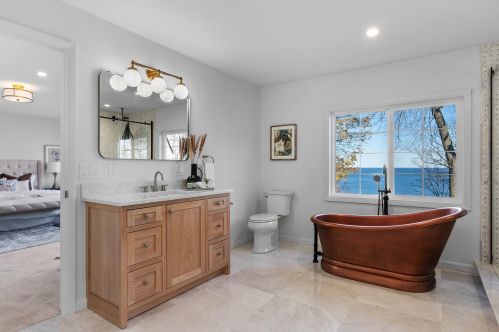 4150 Lake Dr, Milwaukee WI  53211-1719 exterior