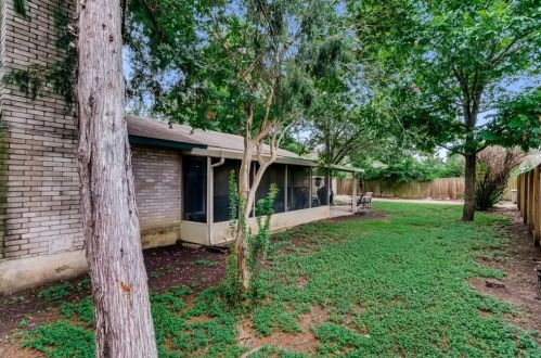 7717 Croftwood Dr, Austin TX 78749-3208 exterior