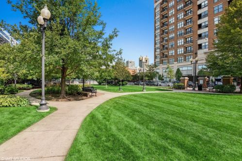 849 Franklin St, Chicago IL 60610-8793 exterior