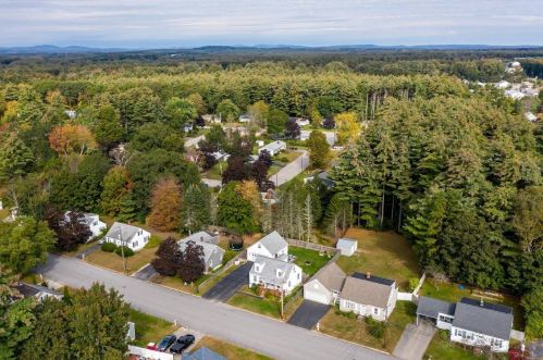 7 Cranbrook Ln, Dover NH 03820-2005 exterior