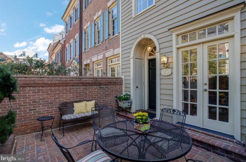 25 Wilkes St, Alexandria VA 22314-3853 exterior