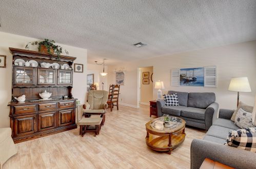 1719 18 St, Boynton Beach FL 33426-6413 exterior