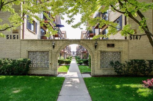 5147 East River Rd, Chicago IL 60656-2866 exterior