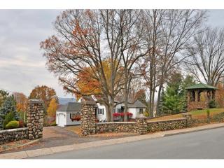 1127 Alps Rd, Wayne NJ  07470-3745 exterior