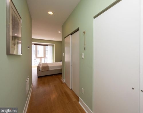 213 Green St, Philadelphia PA exterior