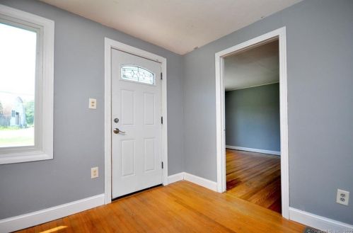 184 St, Windsor CT 06095-2412 exterior