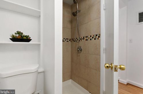 13763 Travilah Rd, Rockville MD 20850-3532 exterior