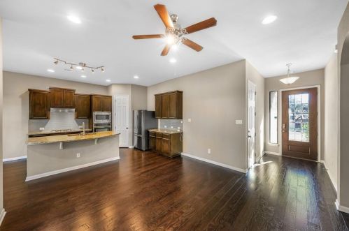 6916 Barstow Ct, Austin TX  78749-4104 exterior