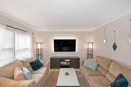 161 Lablanc Way, Atlanta GA  30327-1082 exterior