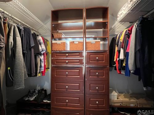 383 Remsen Ave, Avenel NJ 07001-1256 exterior