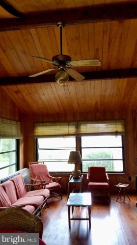 26 Acres Dr, Trenton NJ 08690-3915 exterior