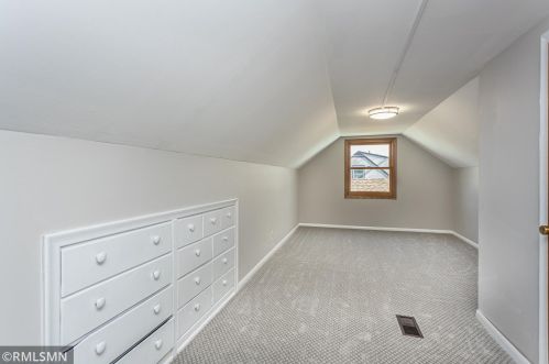 678 Iowa Ave, Saint Paul MN 55106-1015 exterior