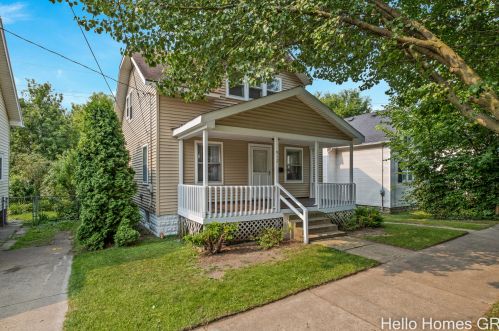 912 Baraga St, Grand Rapids, MI 49503-1803