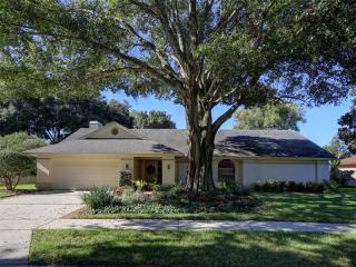 1602 Magdalene Mnr Dr, Tampa FL  33613-1921 exterior