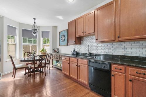 27 Cornwall Ln, Middletown NY 10940-5077 exterior