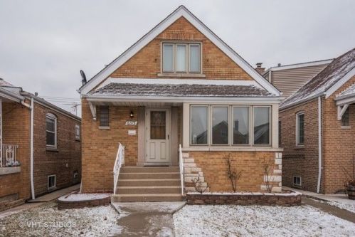 6749 Tripp Ave, Chicago, IL 60629-5743