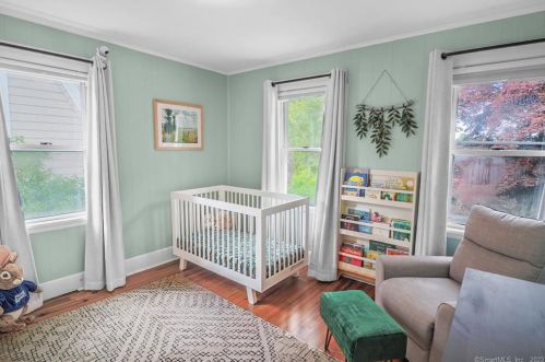 8 Broadview Ter, Norwalk CT 06851-3907 exterior