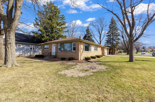 7729 Coldspring Rd, Milwaukee WI  53220-2816 exterior