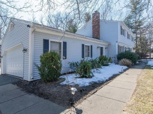 19 Quinnehtuk Rd, Springfield MA 01106-2911 exterior